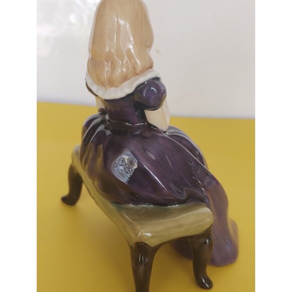 Vintage Royal Doulton Figurine "Affection" HN2238 1964 - Picture 5 of 9